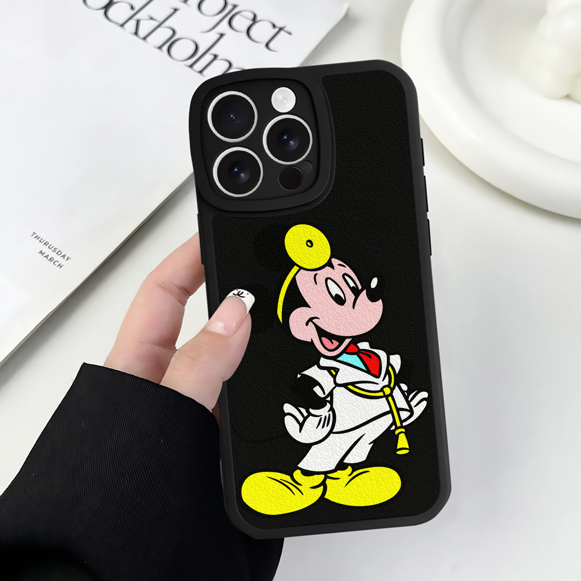 （画像用） ミッキーマウス Mickey Mouse 【iPhone 16シリーズ対応】シリコンスマホケース（レザー調） 材質：シリコン